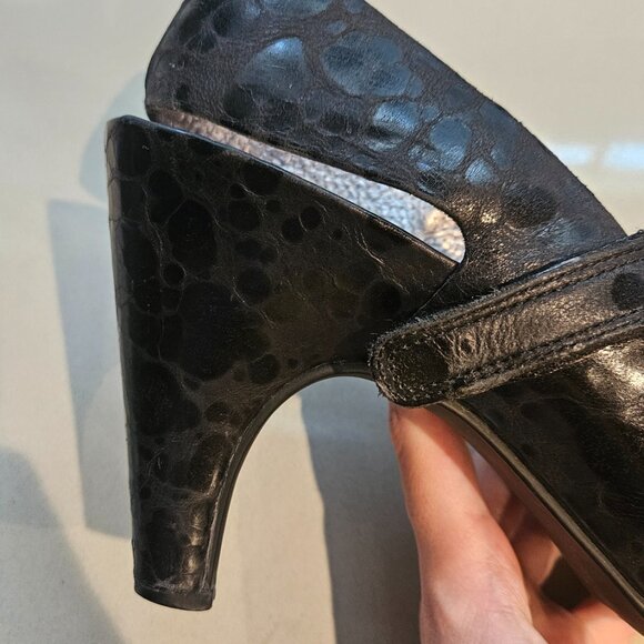 TSUBO Women's Black Textured Leather Sling Back 4-inch Pumps - Picture 9 of 14